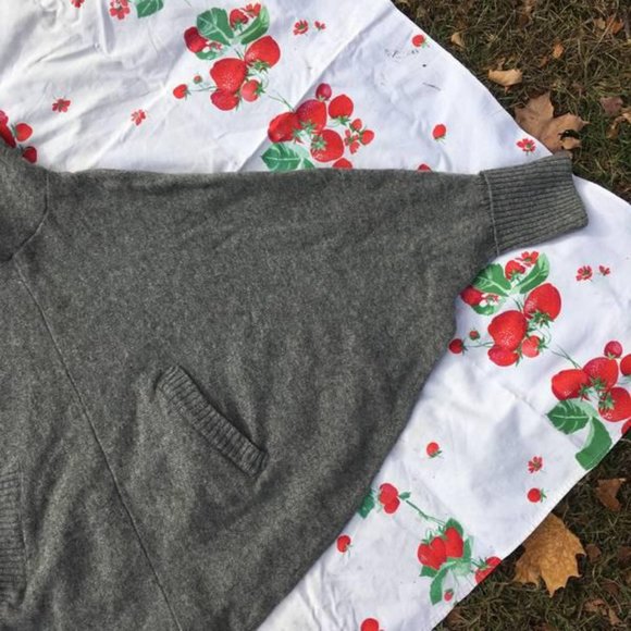 Vintage Lambswool hooded Poncho - Picture 8 of 10